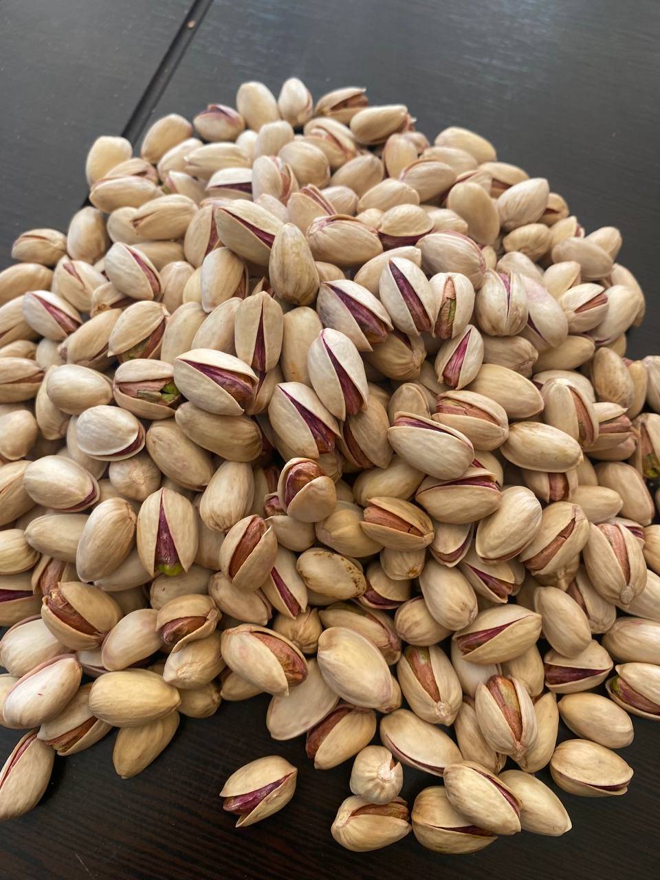 عرضه عمده پسته احمدآقایی صادراتی مرغوب و خوش‌ طعم